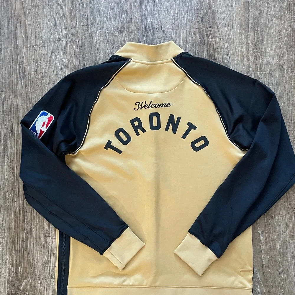 Nike Courtside City Edition Warm Up Jacket Toronto Raptors Lg Gold FB6717-745